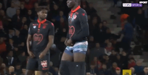 北京时间12月10日凌晨04：00，2025／26赛季欧冠联赛阶段第六轮的一场关键对决将在诺坎普球场上演。（欧冠2025／26第六轮关键战诺坎普打响，北京时间12月10日04：00开球）