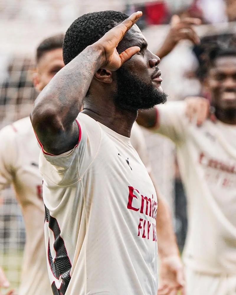 王钰栋首个主力赛季表现：共12球5助攻，荣膺中超本土金靴（王钰栋首个主力赛季12球5助，加冕中超本土金靴）