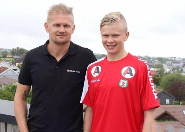 英超战报：亚当斯中圈吊门，勒菲传射，桑德兰3-2伯恩茅斯（英超快讯：亚当斯中圈吊射，勒菲传射建功，桑德兰3-2险胜伯恩茅斯）