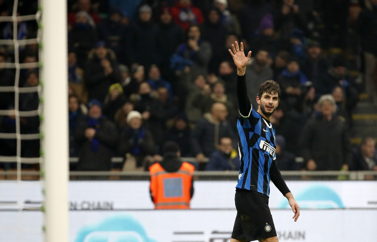 李新翔：武磊是我的榜样，能和自己的偶像一起踢球感觉很奇妙（李新翔：以武磊为榜样，与偶像并肩作战倍感奇妙）