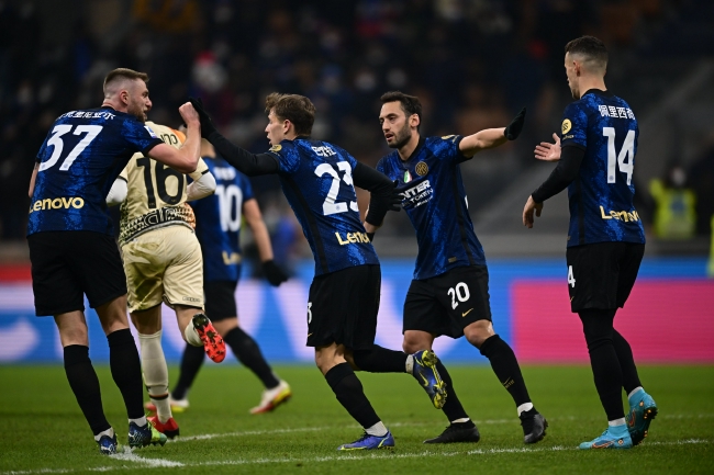 记者：罗马与马竞就拉斯帕多里展开谈判，迪巴拉赛季末或离队（记者：罗马正与马竞洽谈拉斯帕多里，迪巴拉或将于赛季末离队）