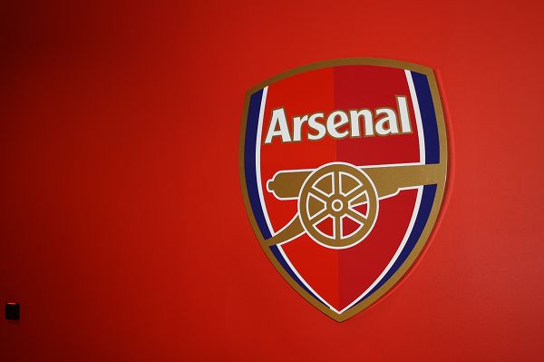 记者：维尼修斯女友在美国涉嫌欠税，可能无法陪他参加世界杯