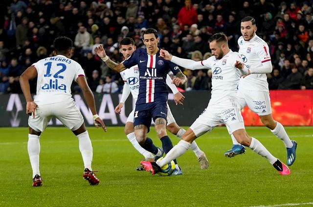 记者：奥斯卡身边人认为他没法继续踢球了，他在体能测试时突感不适（记者：奥斯卡体能测试中突感不适，身边人士称其已难继续踢球）