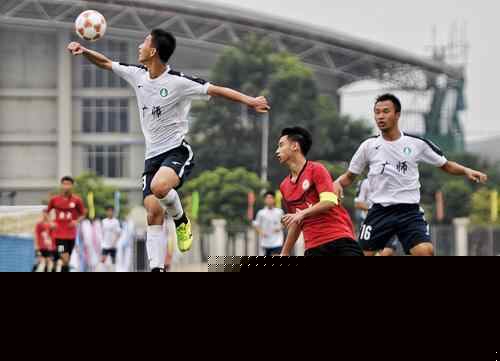 曼联欧联杯客场险胜，积分榜形势紧张（曼联欧联杯客场艰难取胜，积分形势趋紧）