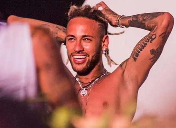 官方：英格兰名哨安东尼-泰勒将执法欧冠第4轮布鲁日vs巴萨（官宣：英格兰名哨安东尼-泰勒将吹罚欧冠第4轮布鲁日对阵巴萨）