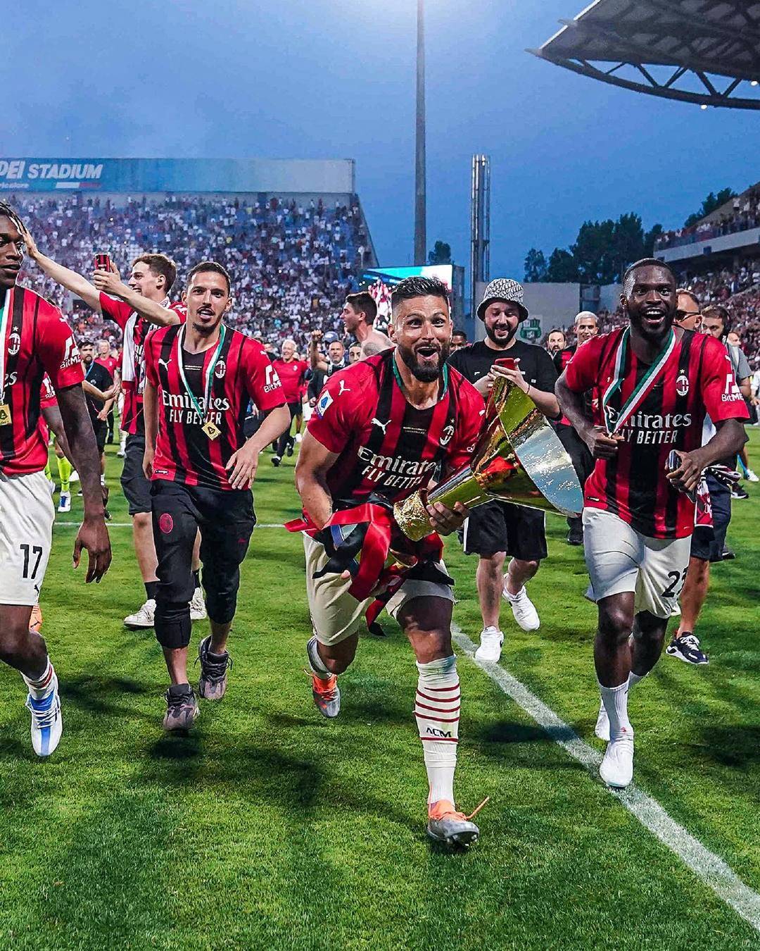 萨林杰成水货？广东三小外援太强势，杜锋缺一个“黑又硬”中锋！（萨林杰被打回原形？广东三小外援强势，杜锋亟需一名强硬中锋）