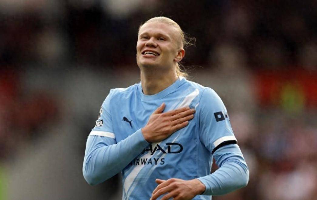 汉斯-弗里克对巴萨室内足球队的惊喜访问（汉斯-弗里克惊喜造访巴萨五人制球队）