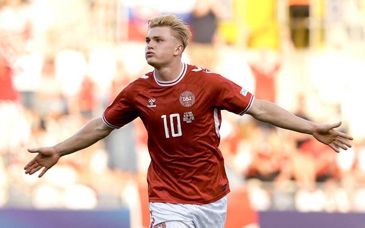 乌甲联赛阿根廷门将超远距离破门，皮球飞行全场后弹地入网（乌拉圭甲级联赛罕见一球：阿根廷门将超远距离破门，皮球越场弹地入网）