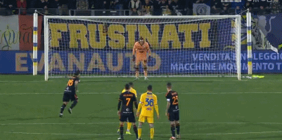 阿森纳发布战小蜜蜂赛前海报：因卡皮耶单人出镜（阿森纳发布对阵小蜜蜂赛前海报：因卡皮耶独自亮相）