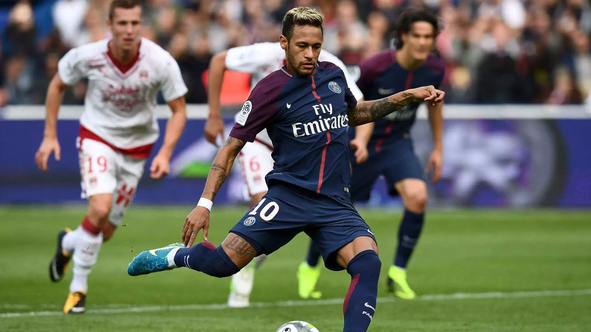 篮球火箭旧将回归休城，粉丝热烈欢迎（火箭旧将重返休城，球迷热情相迎）