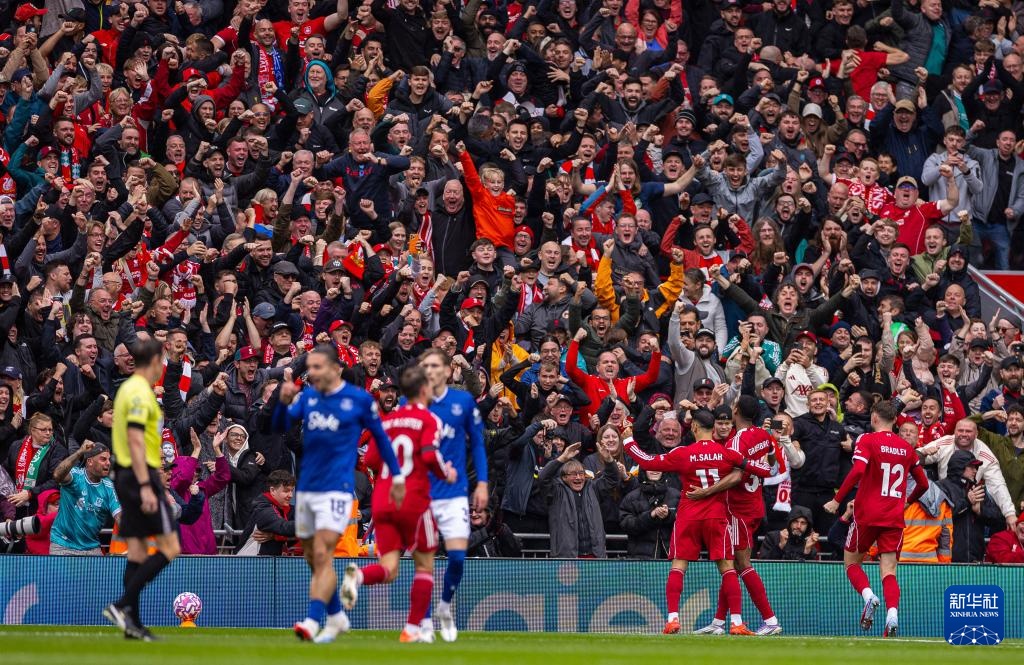 NBA常规赛战报：快船客场险胜雷霆（NBA常规赛：快船做客惊险击败雷霆）