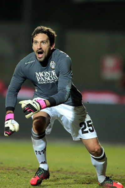 利兹联在英超第14轮主场3-1战胜切尔西，田中碧首球+勒温破门，结束连败并跳出降级区。（英超第14轮：利兹联主场3-1力克切尔西，田中碧处子球+勒温建功，止连败跃出降级区）