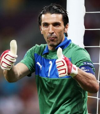 安帅执教巴西后共征召48名球员，吉马良斯是唯一8场比赛全勤（安切洛蒂执掌巴西后累计征召48人，唯有吉马良斯8战全勤）