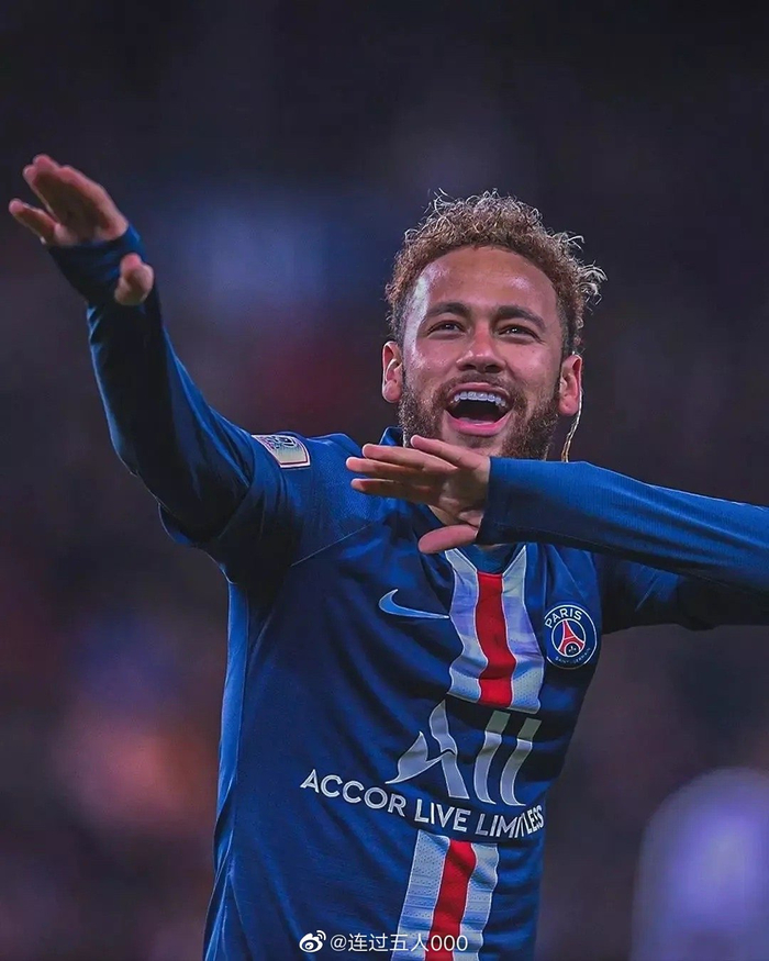 记者：埃斯特旺已抵达伦敦，将于周一加入切尔西的训练