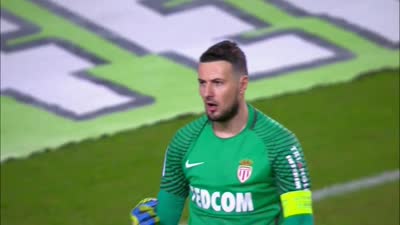 足球这项运动陪伴了我整个初高中，今天我十八岁了，...（足球陪我走过初高中，十八岁，我仍在奔跑）