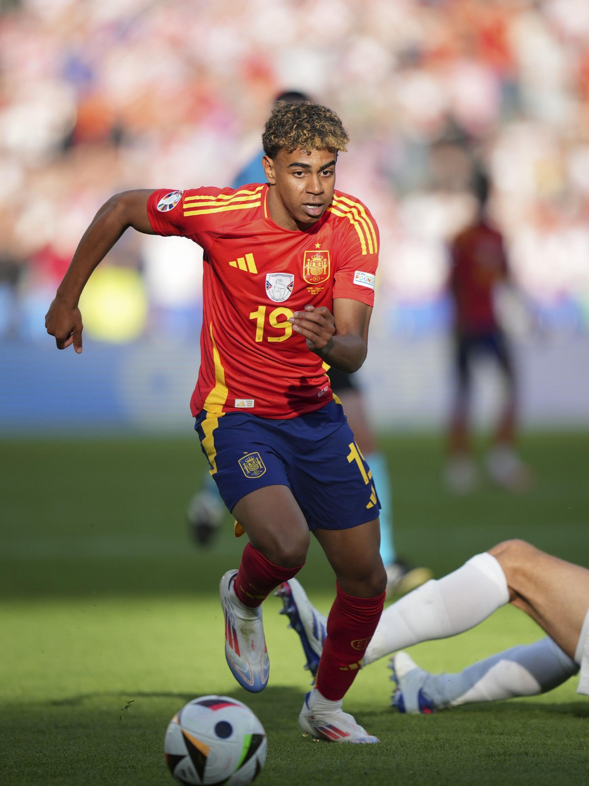 孔蒂：球迷应忽略球队的谣言；欧洲裁判比意甲好？我不聊这个（孔蒂：请球迷无视有关球队的流言；欧洲裁判是否优于意甲？对此不予置评）